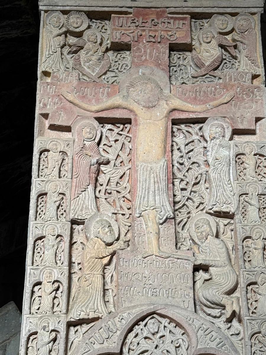 Khachkar Amenaprkitch, de 1273, em Haghpat
