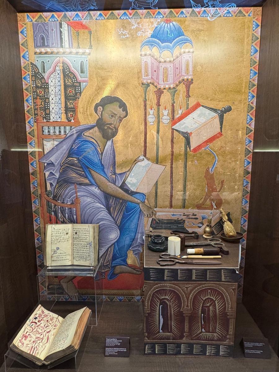 Miniatura de evangelista num manuscrito arménio