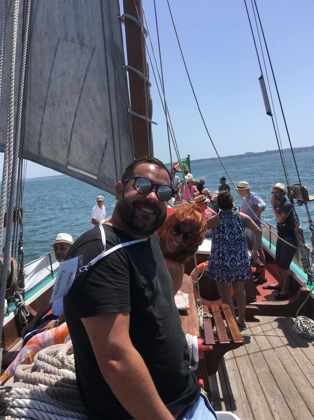 A bordo de um veleiro tradicional, durante uma viagem